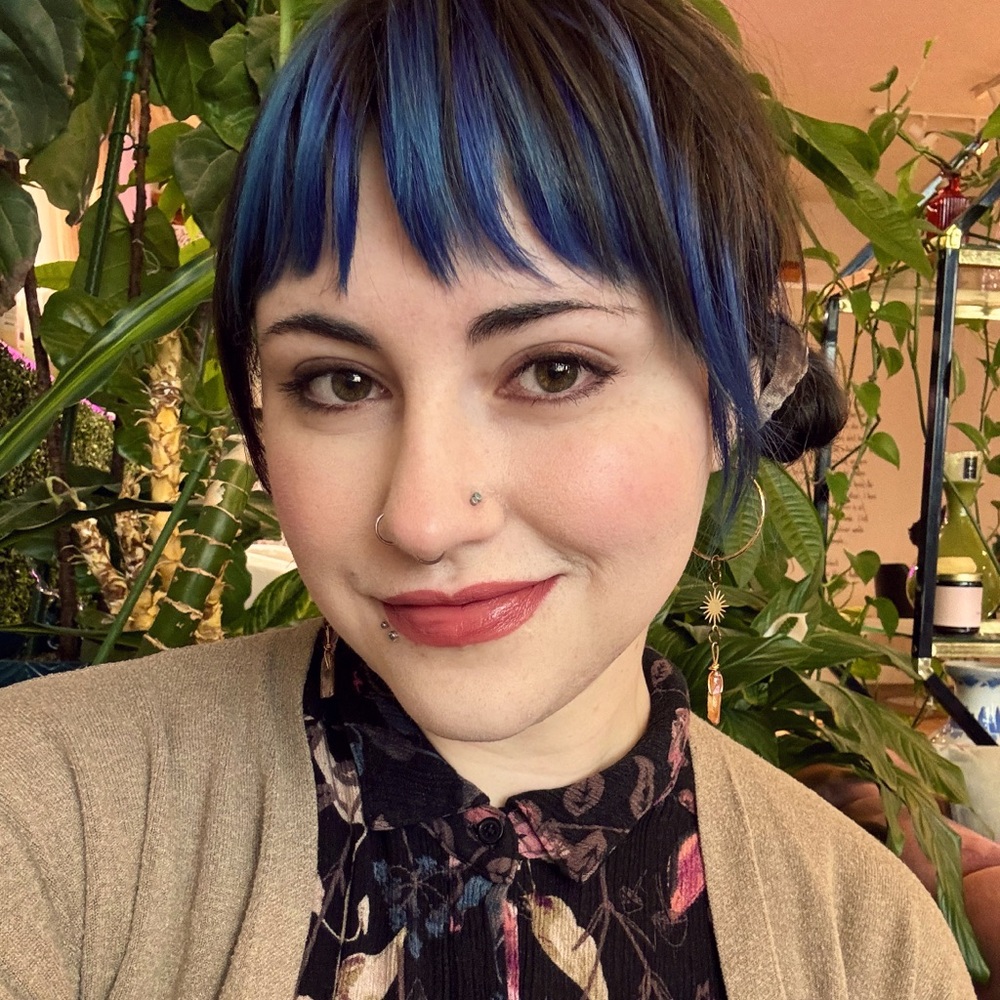 Meet your Posher, Hilary